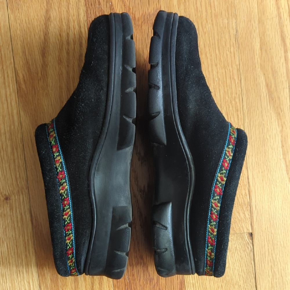 Vintage Black Suede Women's Shoes with Embroidered Trim